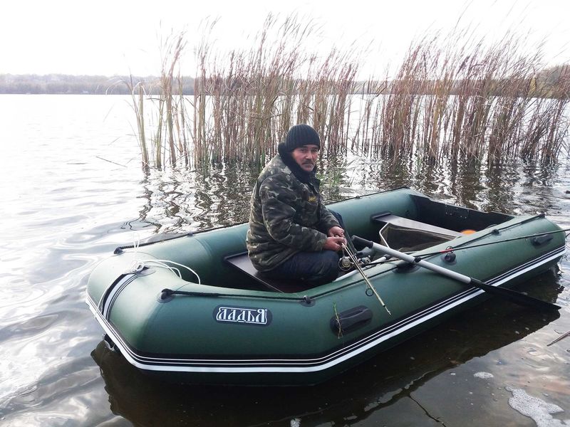 Моторний надувний човен Ладья ЛТ-330М зі сланевим килимком ЛТ-330М фото